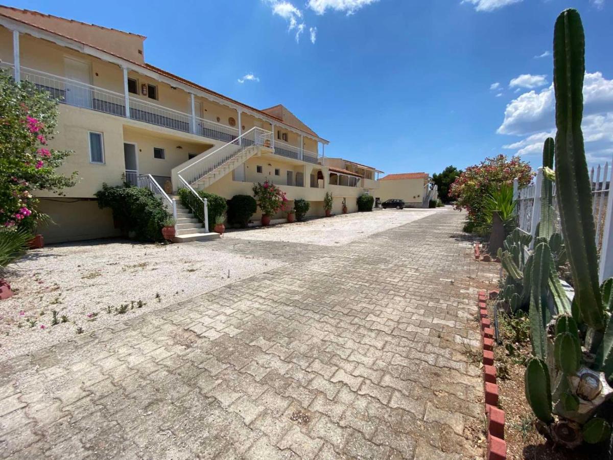 Leonidas Resort Hermione Buitenkant foto